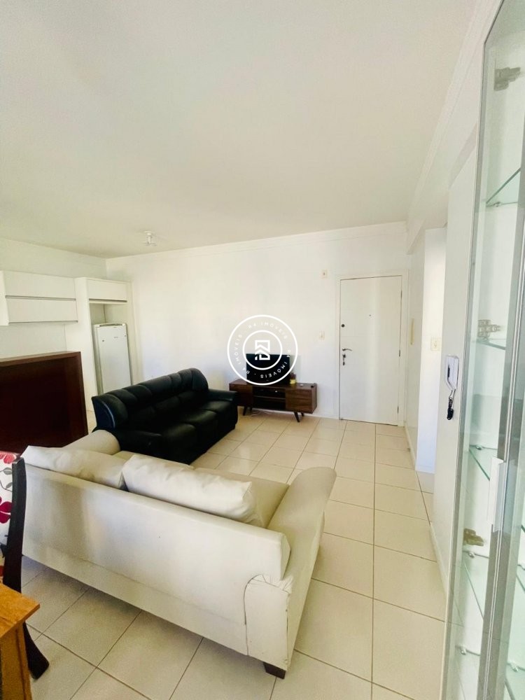 Apartamento quadra mar, 02 dormitorios, 01 vaga