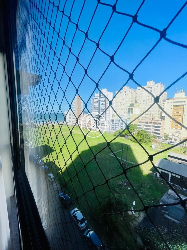 Apartamento quadra mar, 02 dormitorios, 01 vaga