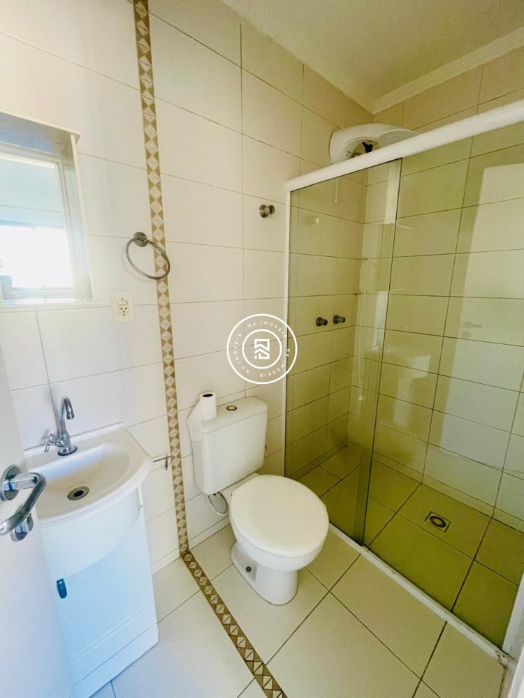 Apartamento quadra mar, 02 dormitorios, 01 vaga