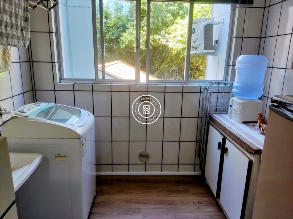 Apartamento quadra mar, 03 dormitrios, 01 vaga, M