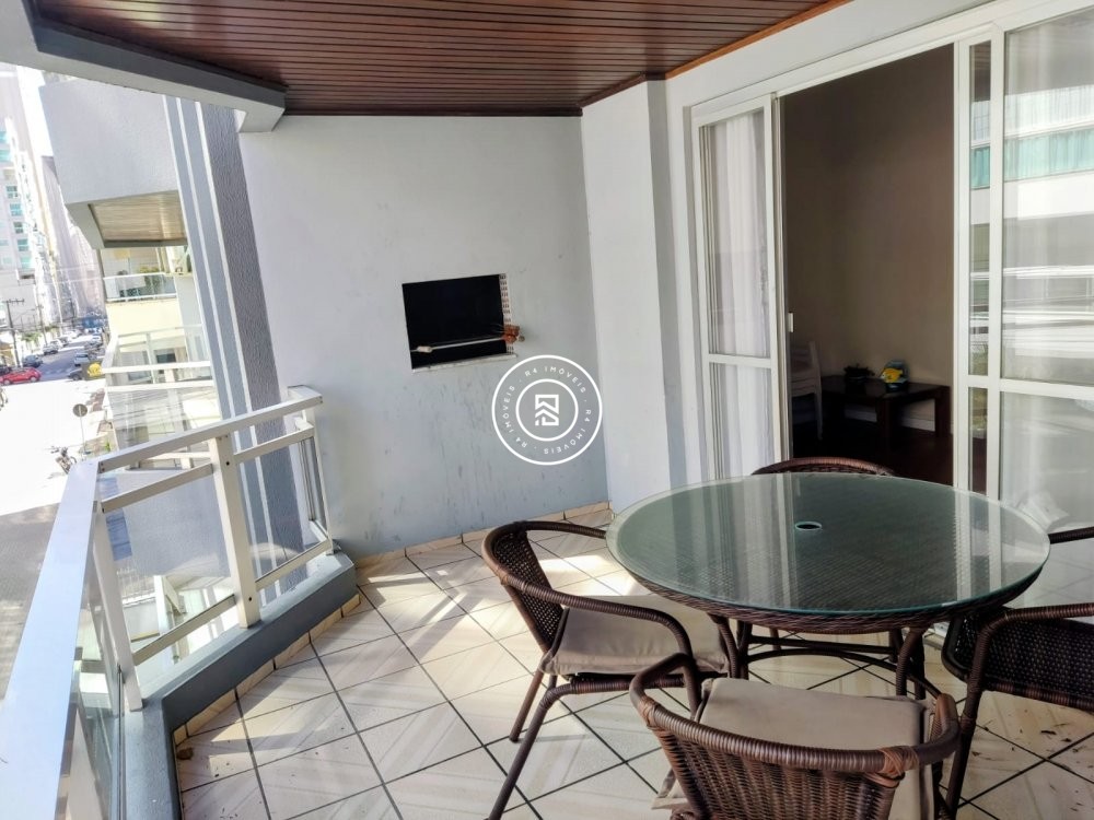 Apartamento quadra mar, 03 dormitrios, 01 vaga, M
