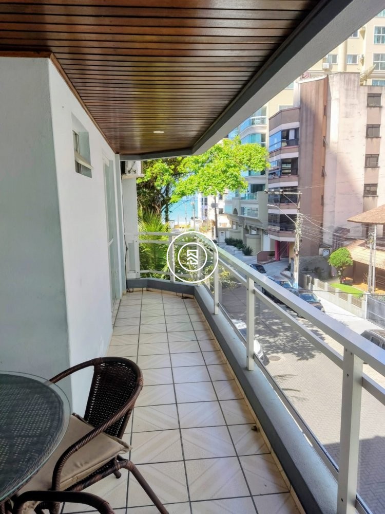 Apartamento quadra mar, 03 dormitrios, 01 vaga, M