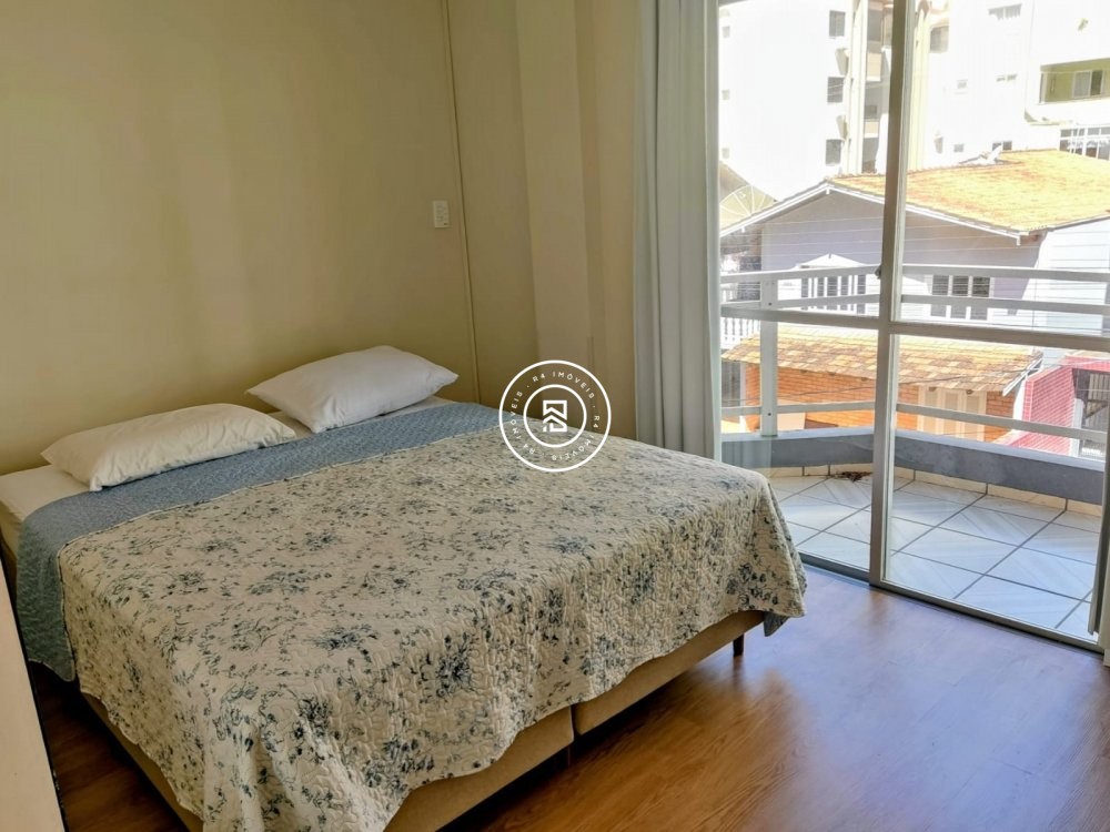 Apartamento quadra mar, 03 dormitrios, 01 vaga, M