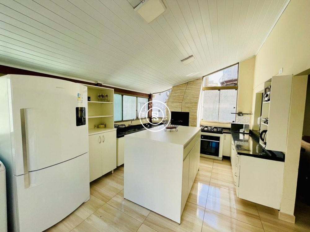 Apartamento 04 dormitorios, 01 vaga, Meia Praia