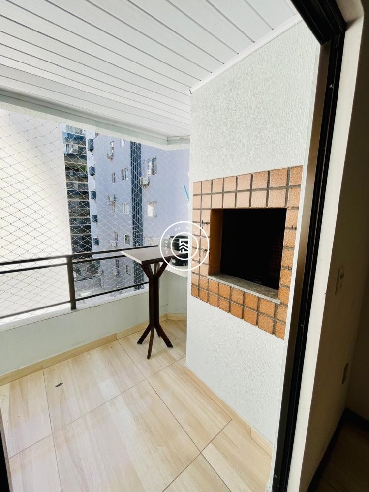 Apartamento 04 dormitorios, 01 vaga, Meia Praia