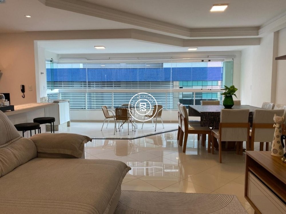 Apartamento a 100 metros do mar, 03 suites, 02 vag