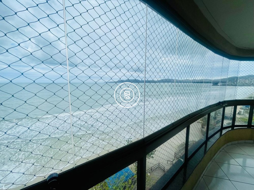 Apartamento Frente Mar 03 quartos, 01 vaga, Meia P