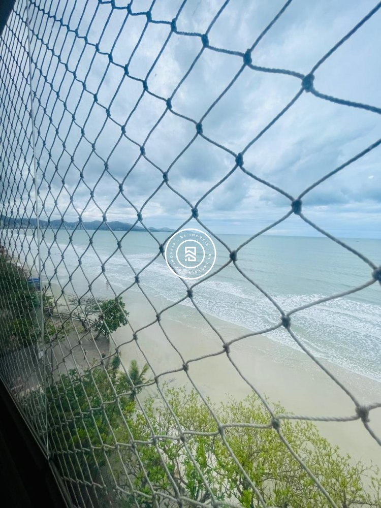 Apartamento Frente Mar 03 quartos, 01 vaga, Meia P