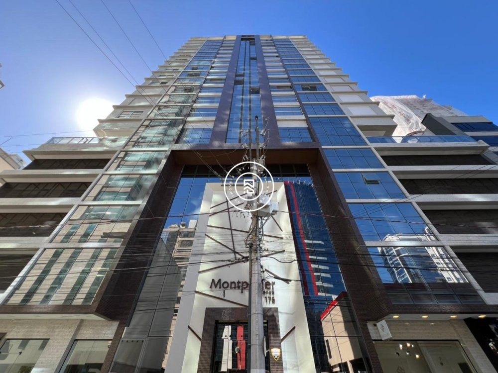 Apto mobiliado no cora��o da Meia Praia