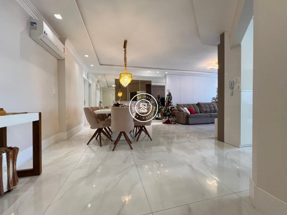 Apto mobiliado no cora��o da Meia Praia