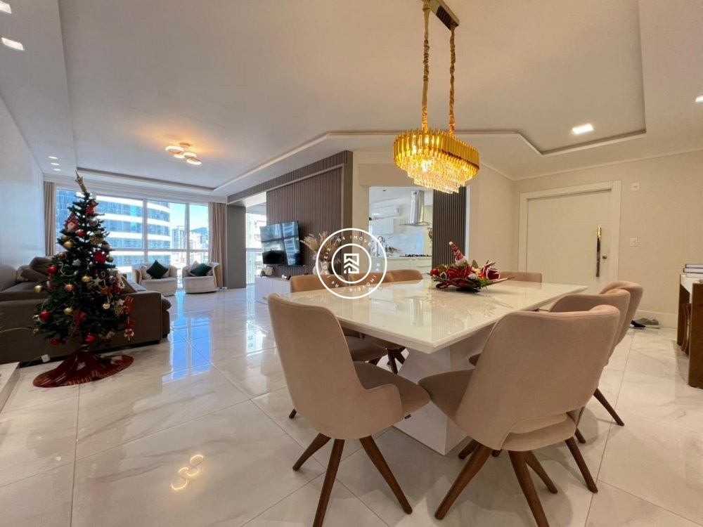 Apto mobiliado no cora��o da Meia Praia