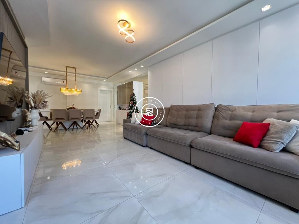 Apto mobiliado no cora��o da Meia Praia