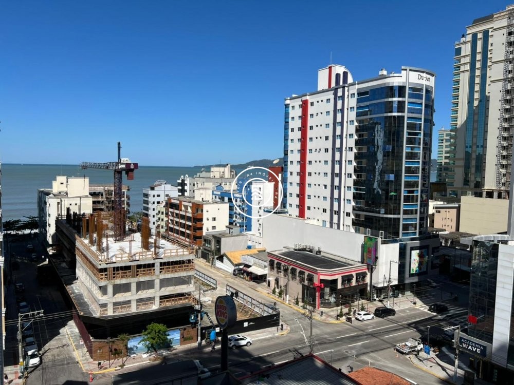 Apto mobiliado no cora��o da Meia Praia