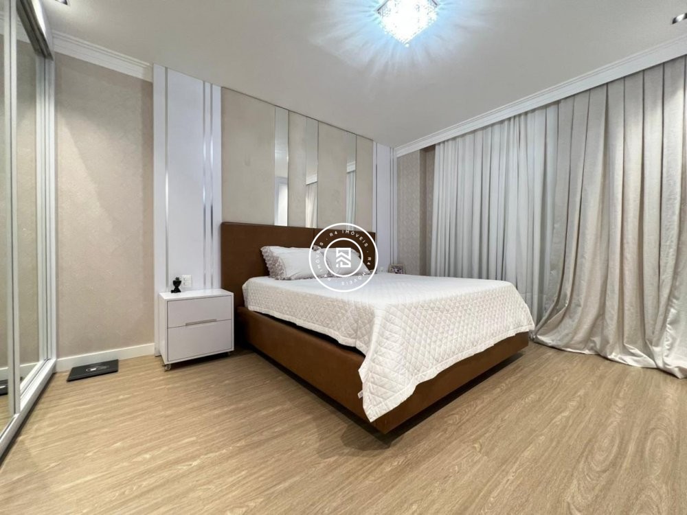 Apto mobiliado no cora��o da Meia Praia