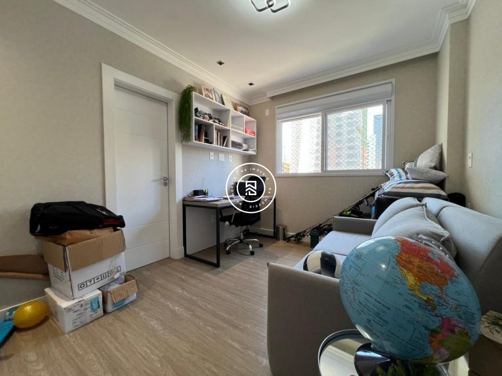 Apto mobiliado no cora��o da Meia Praia