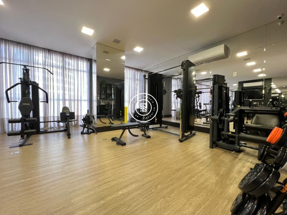 Apto mobiliado no cora��o da Meia Praia