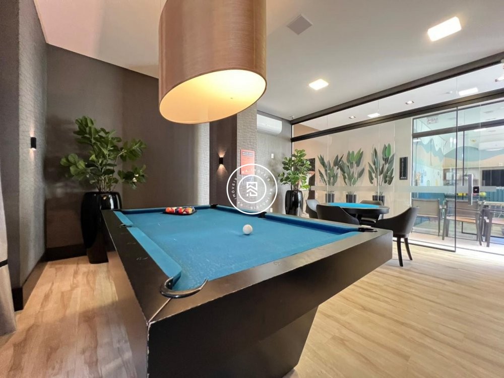 Apto mobiliado no cora��o da Meia Praia