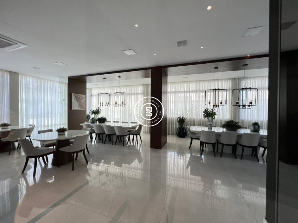 Apto mobiliado no cora��o da Meia Praia