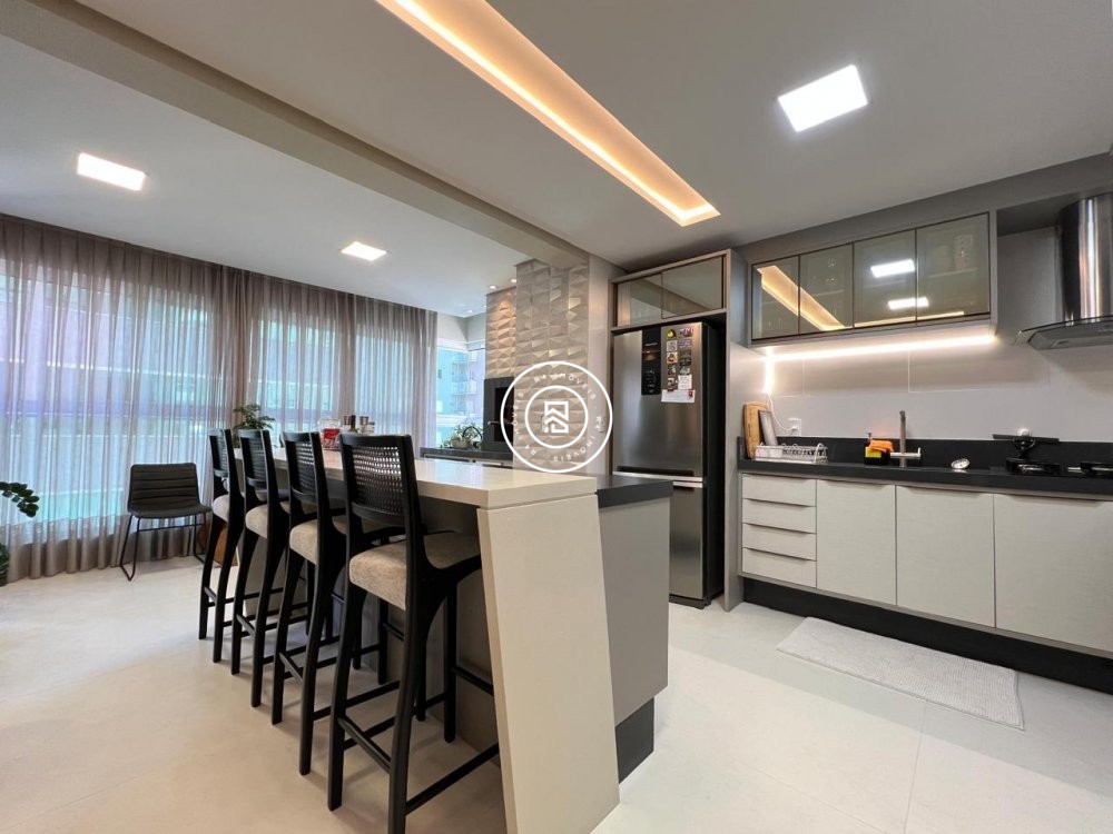 Apartamento com mob�lia � venda