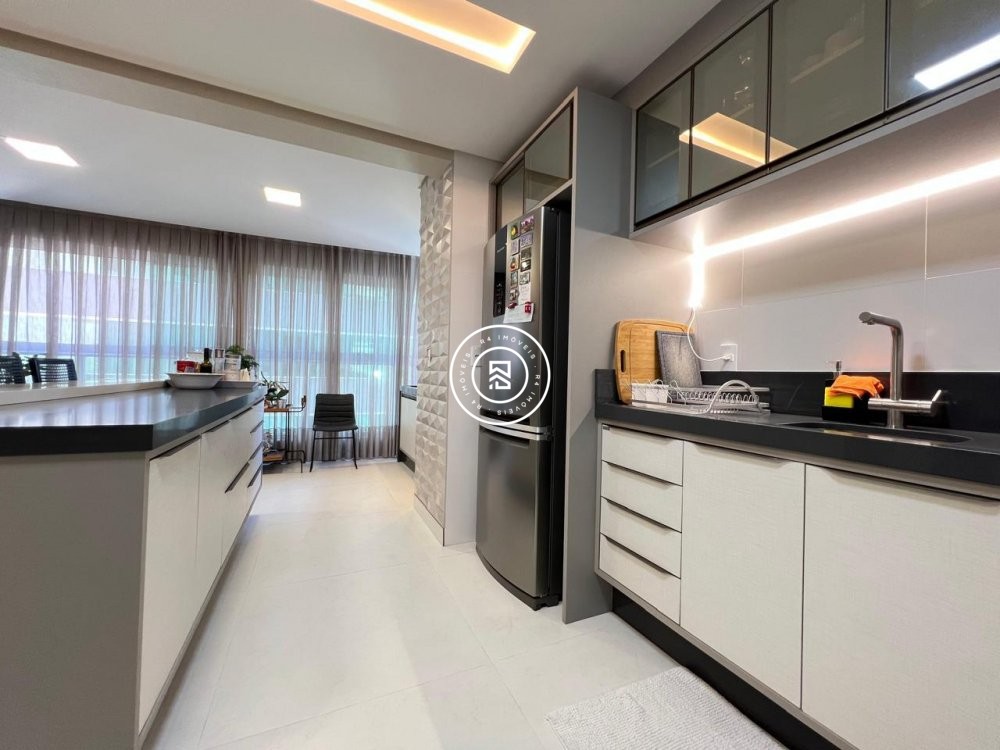 Apartamento com mob�lia � venda