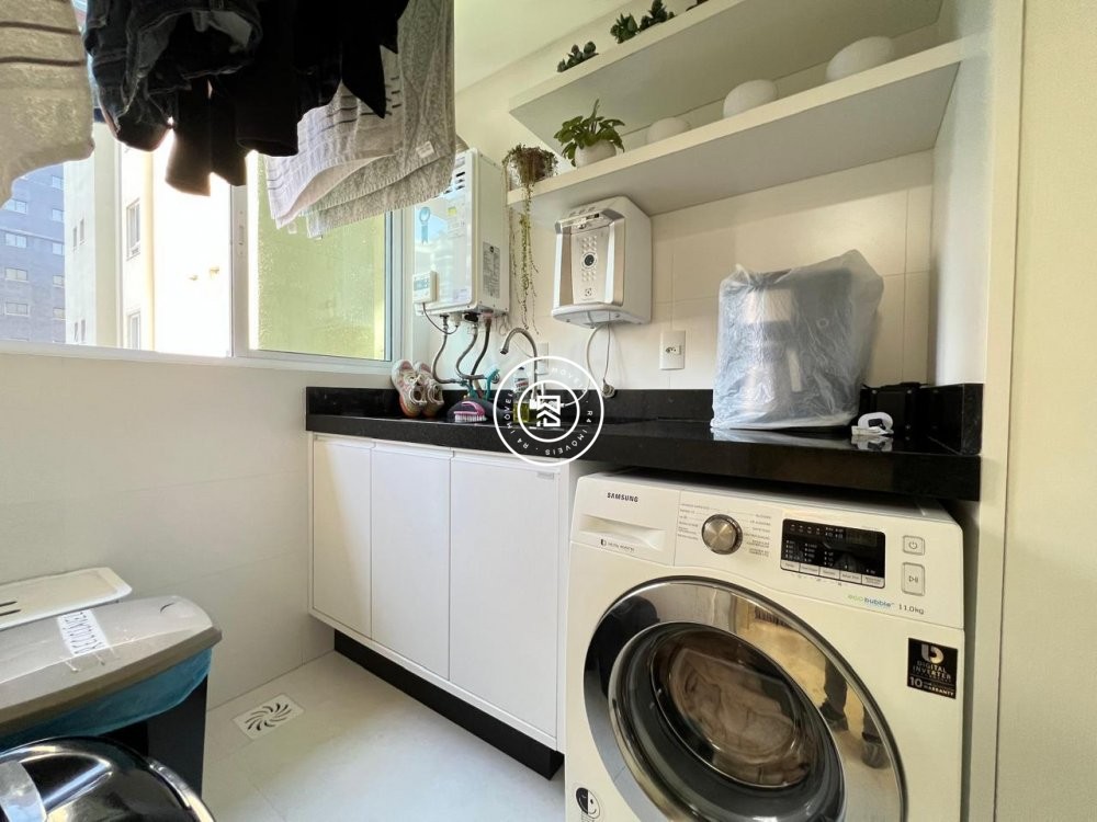 Apartamento com mob�lia � venda