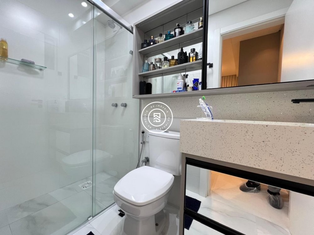 Apartamento com mob�lia � venda