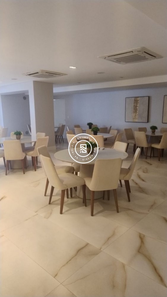 Apto showroom a 70m do mar