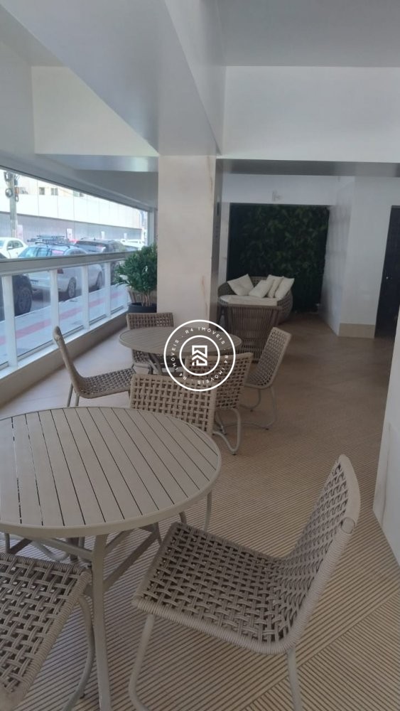 Apto showroom a 70m do mar