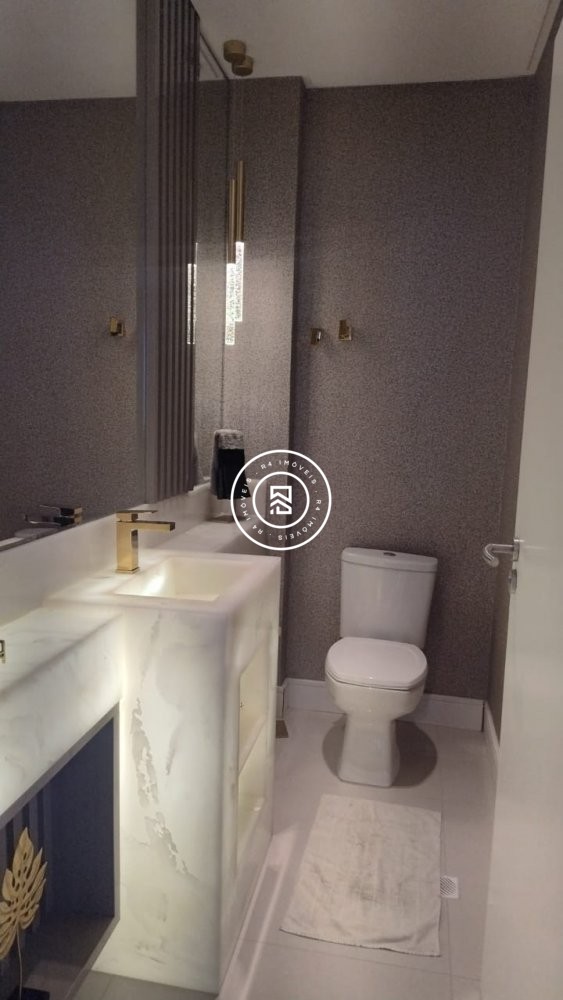 Apto showroom a 70m do mar