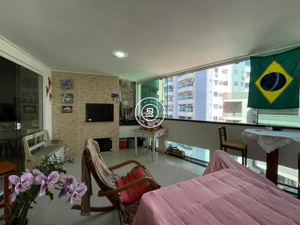 Apto mobiliado na Meia Praia - Itapema