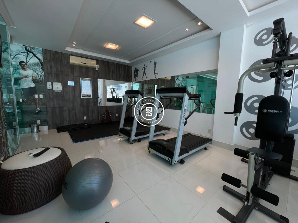 Apartamento quadra-mar mobiliado em Itapema