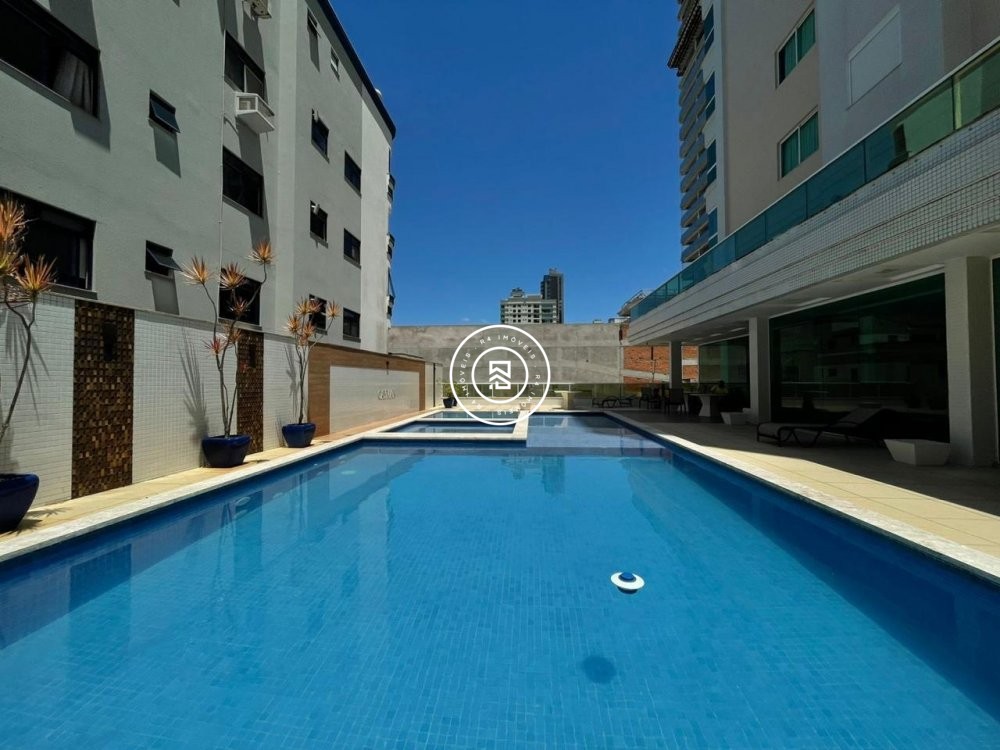 Apartamento quadra-mar mobiliado em Itapema