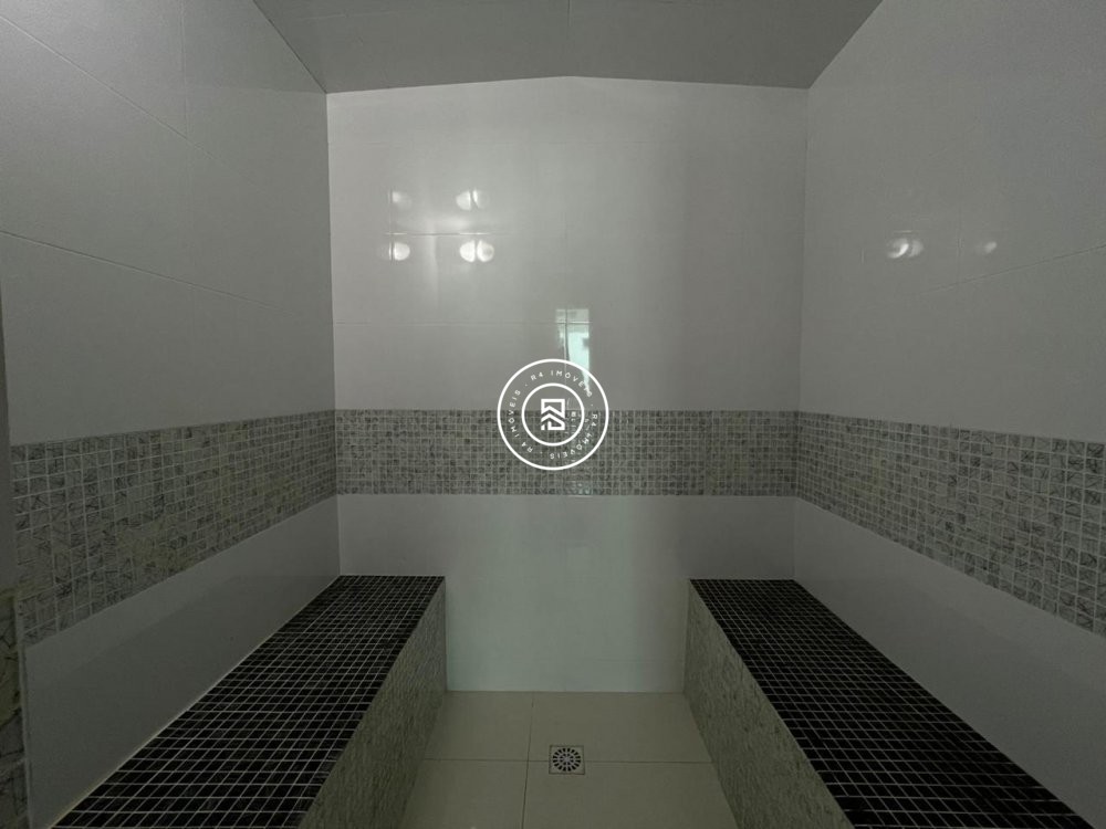 Apartamento quadra-mar mobiliado em Itapema