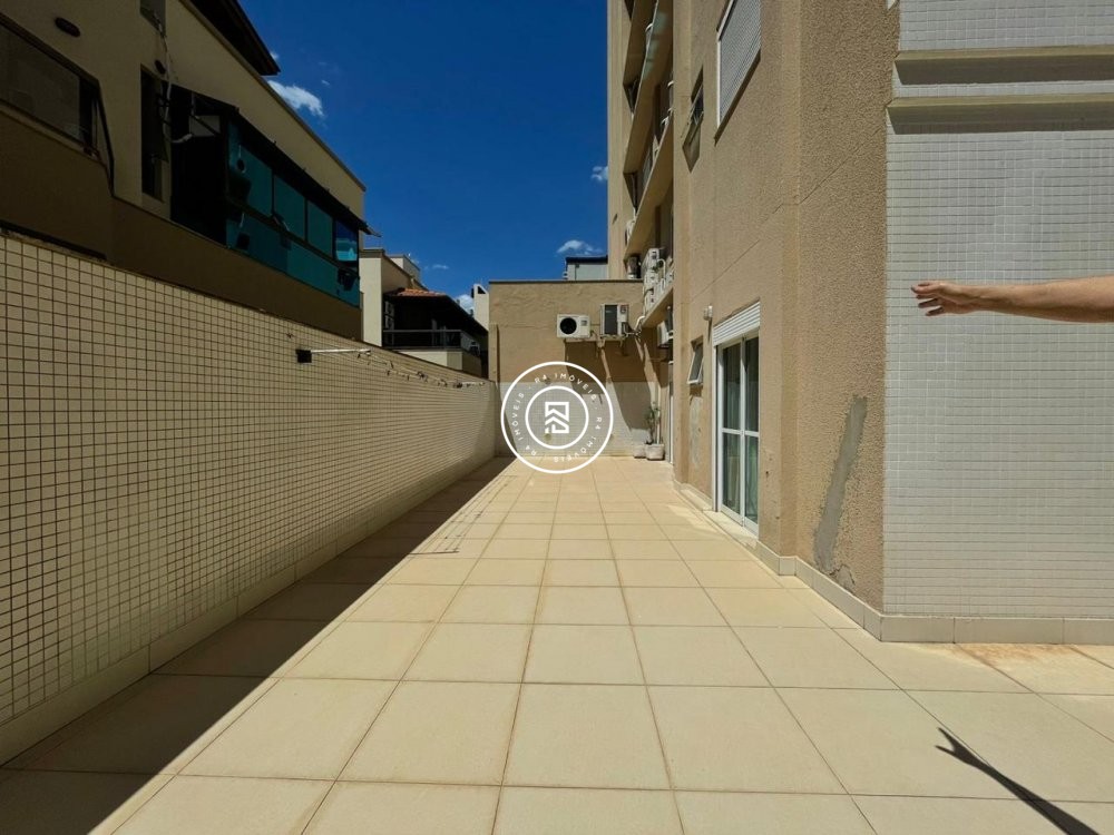 Apartamento quadra-mar mobiliado em Itapema