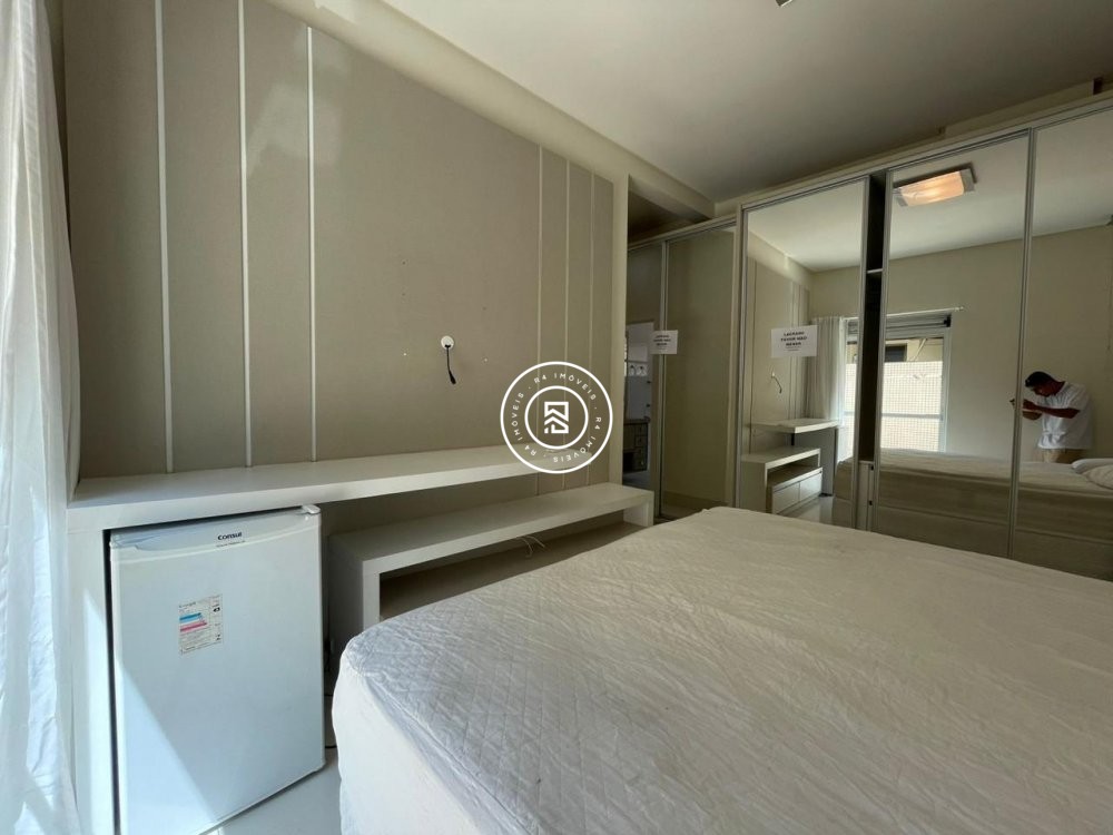 Apartamento quadra-mar mobiliado em Itapema