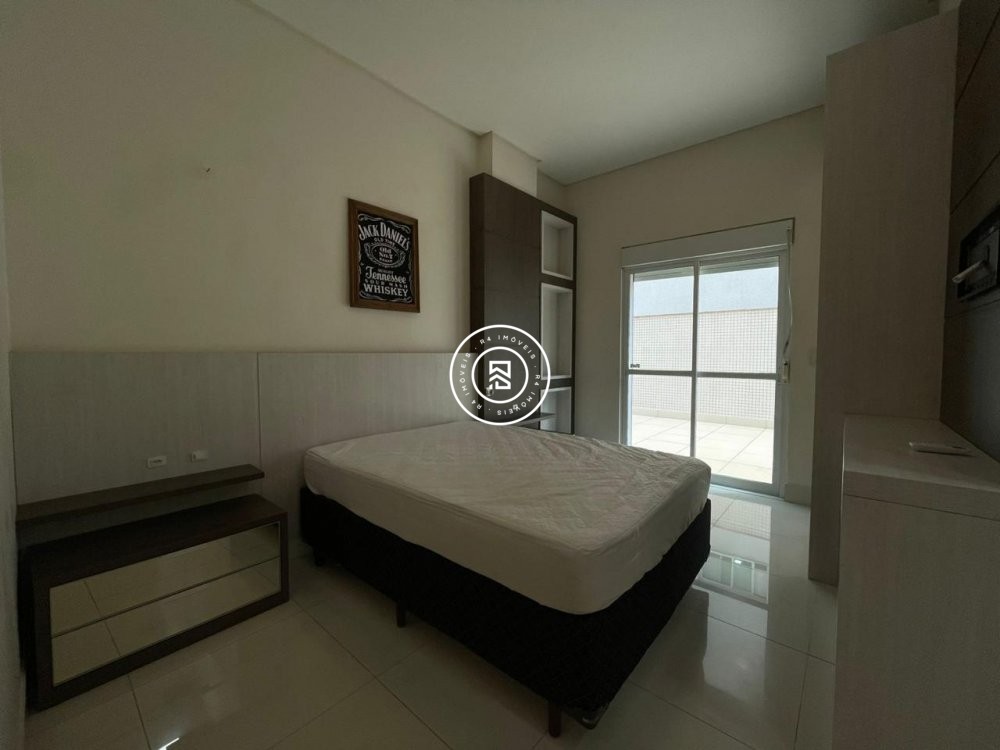 Apartamento quadra-mar mobiliado em Itapema