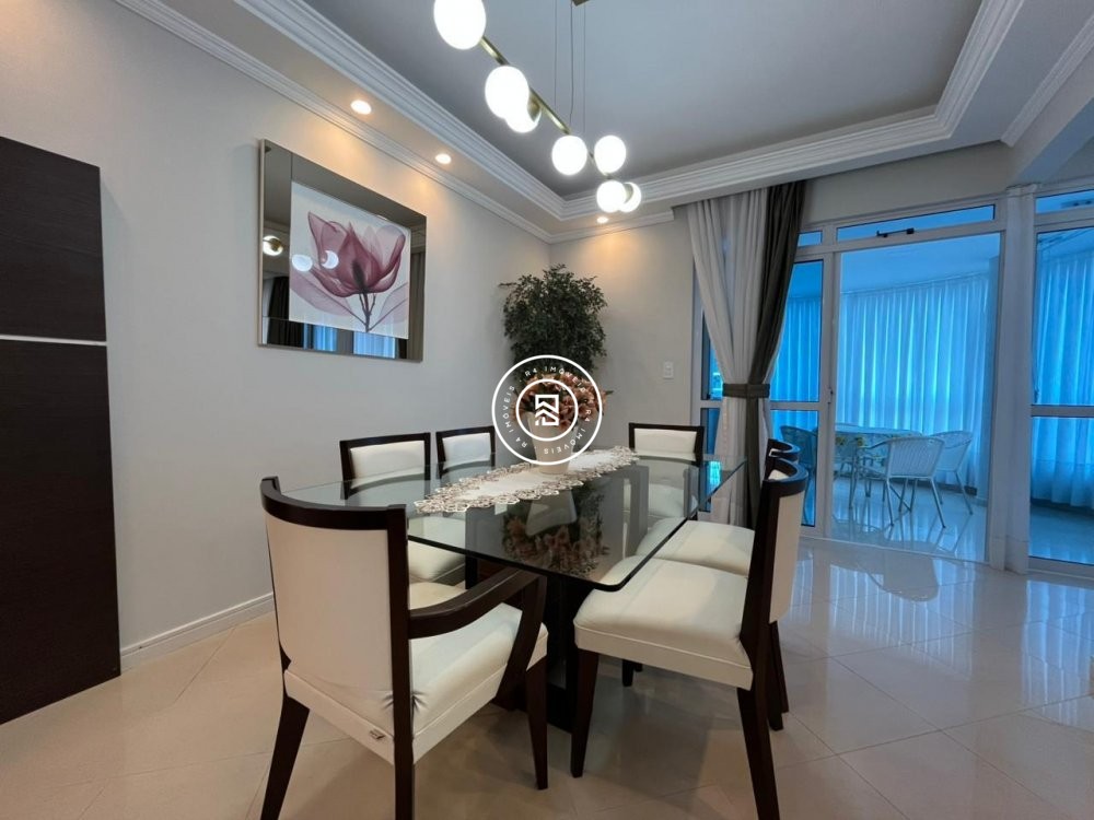 Apto mobiliado a 250m do mar