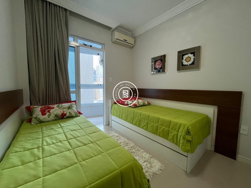 Apto mobiliado a 250m do mar