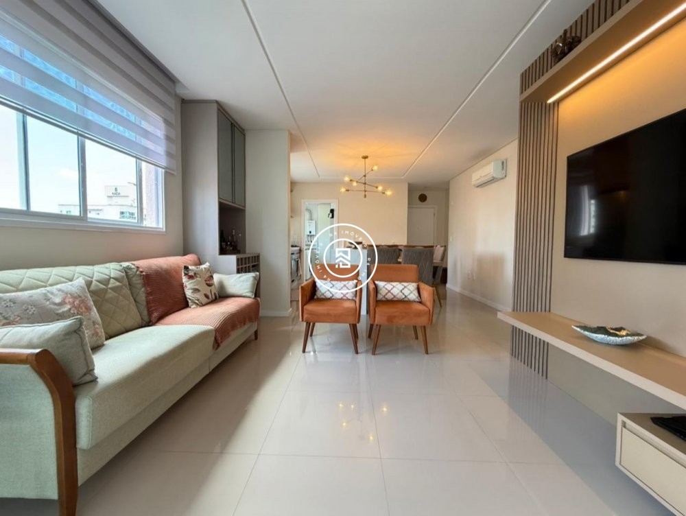 Apartamento mobiliado com tr�s dormit�rios