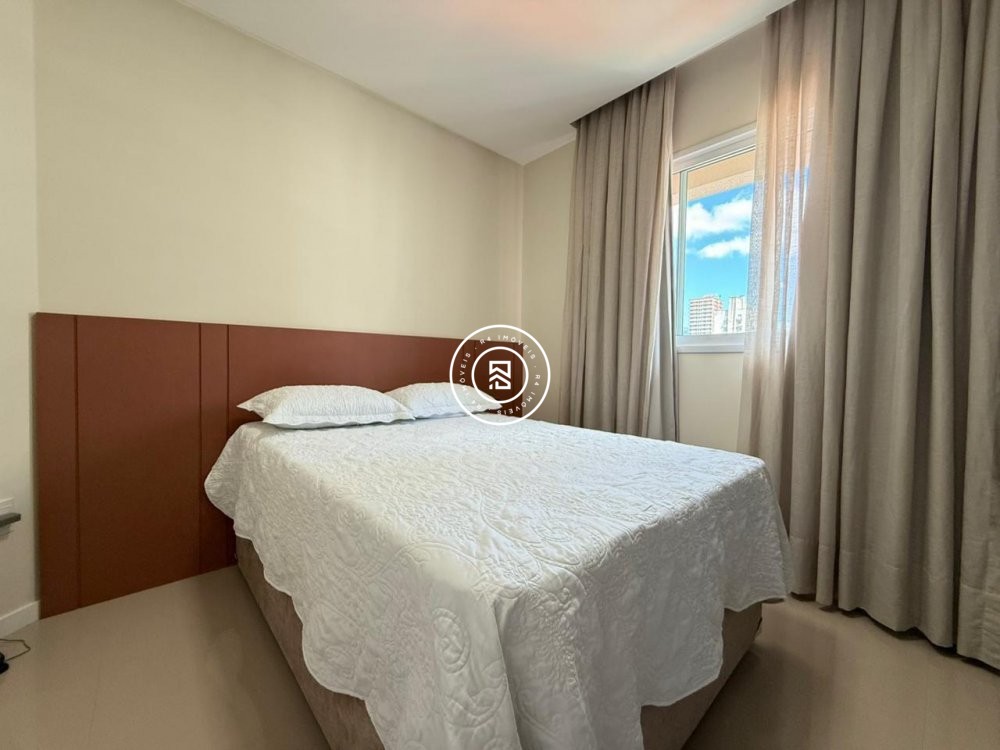 Apartamento mobiliado com tr�s dormit�rios