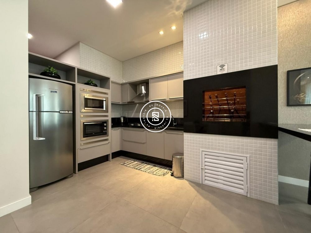 Apartamento mobiliado com tr�s dormit�rios