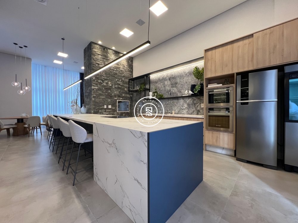 Apto novo de alto padr�o