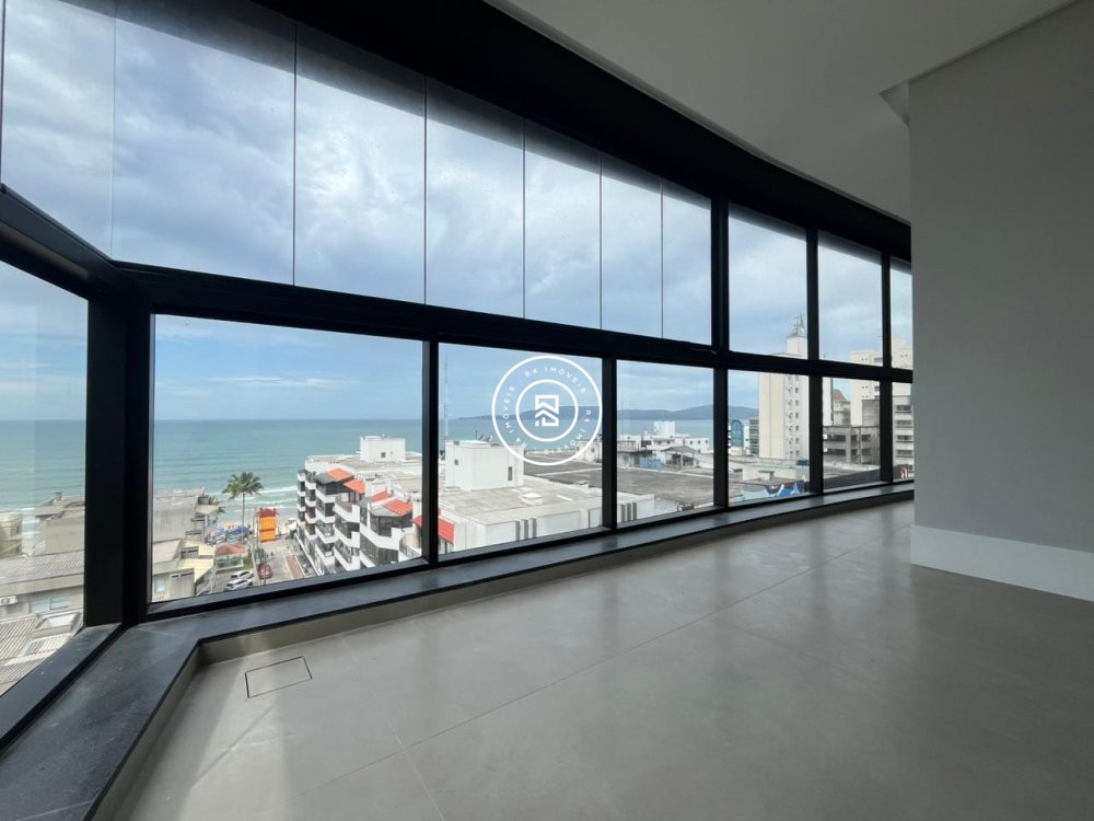 Apto na Av Nereu Ramos, Meia Praia