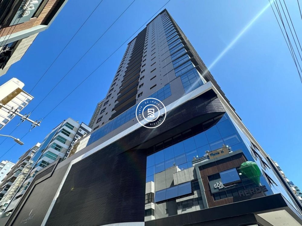 Apto na Av Nereu Ramos, Meia Praia