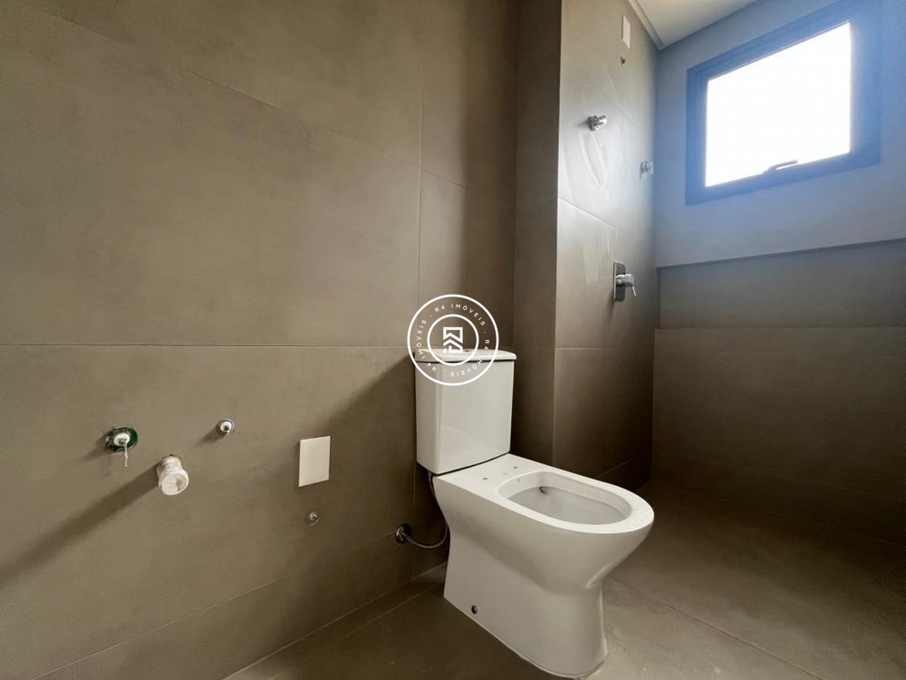 Apto na Av Nereu Ramos, Meia Praia