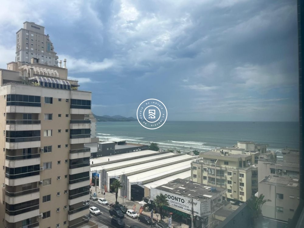 Apto na Av Nereu Ramos, Meia Praia