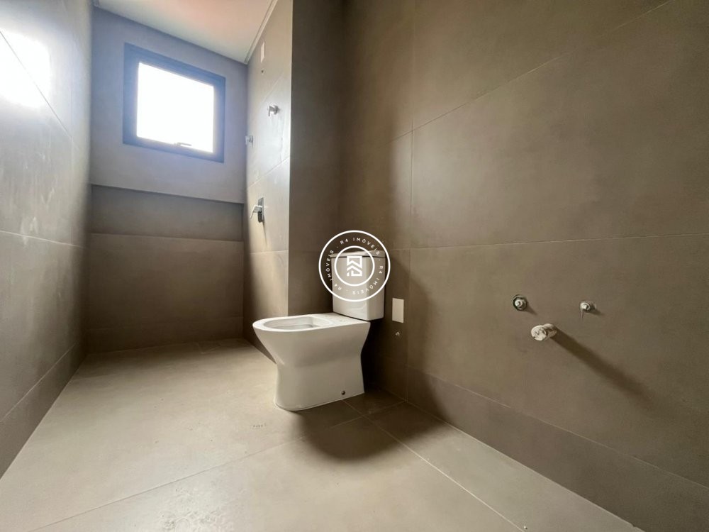 Apto na Av Nereu Ramos, Meia Praia