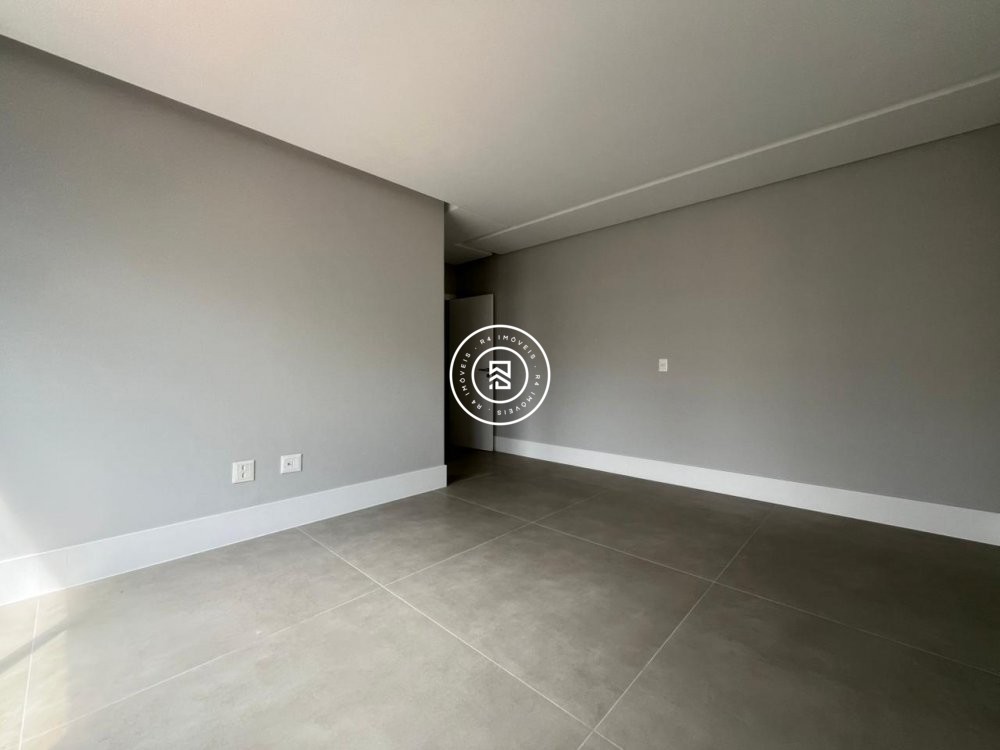 Apto na Av Nereu Ramos, Meia Praia