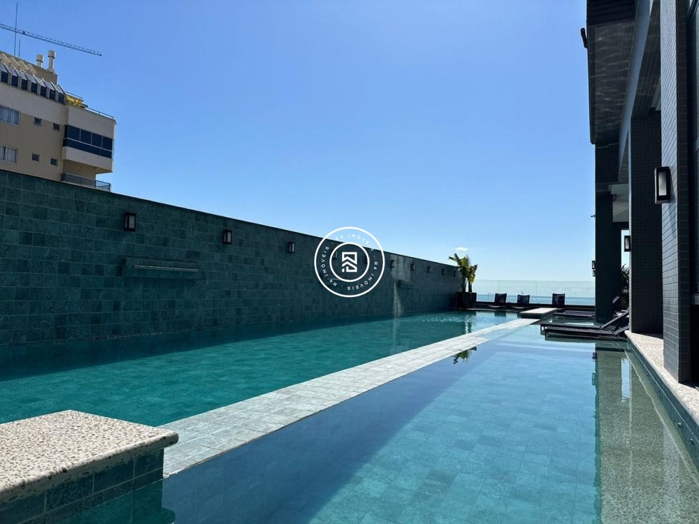 Apto na Av Nereu Ramos, Meia Praia