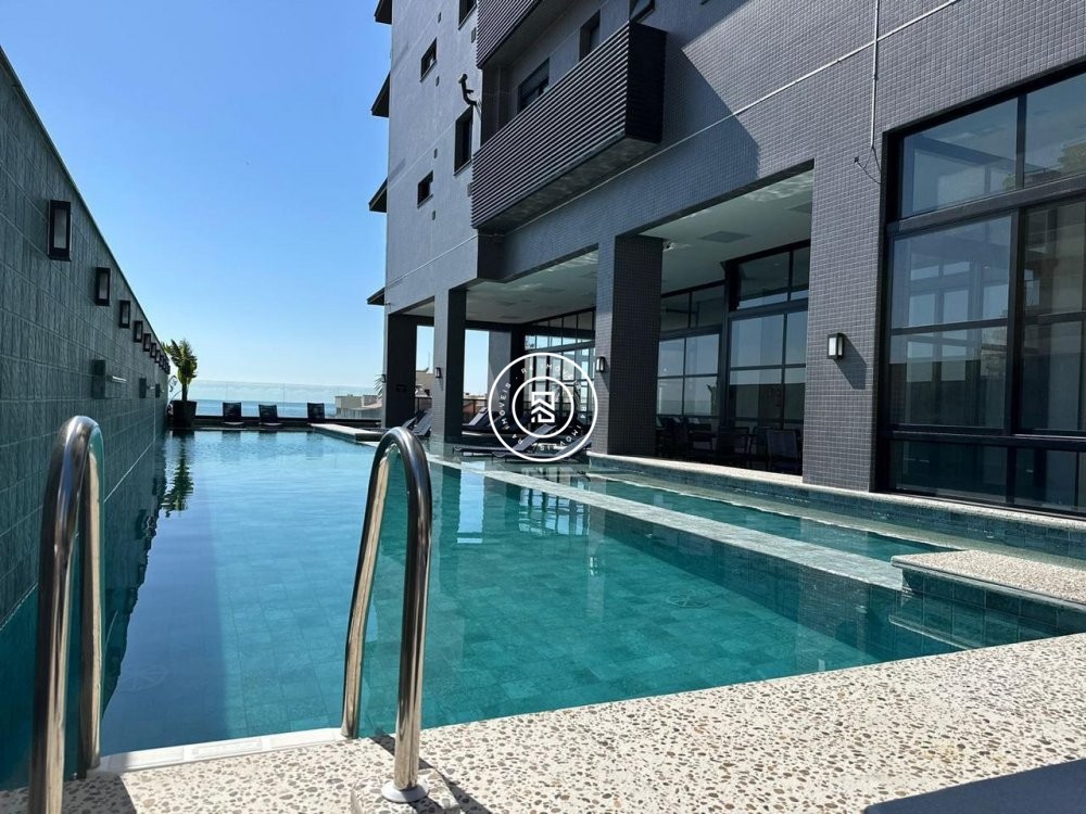 Apto na Av Nereu Ramos, Meia Praia